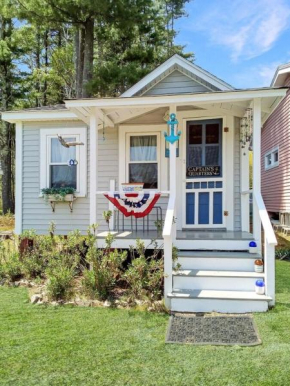 Captain's Quarters, close to downtown Ogunquit cottage